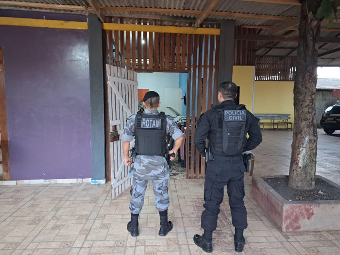 Investigada, mulher de traficante trabalhava em loja de armas, diz polícia