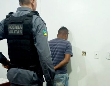 Foragido acelera passo ao avistar viatura e acaba preso após PM desconfiar