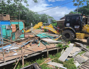 Casas são derrubadas para dar lugar ao Complexo do Aturiá
