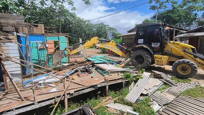 Casas são derrubadas para dar lugar ao Complexo do Aturiá