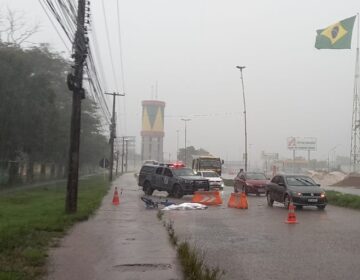 Ônibus passa por cima e mata mulher em rodovia