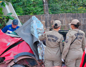Passageiro morre em colisão com poste na Duca Serra