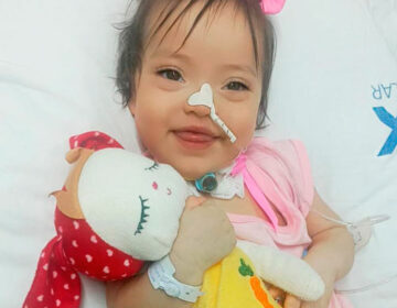 Bebê internada há 7 meses precisa de equipamentos para viver em casa