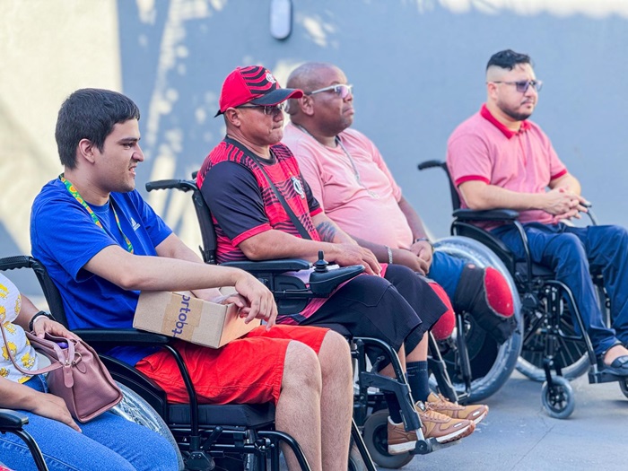 Igreja doa 360 cadeiras de rodas a pacientes paraplégicos