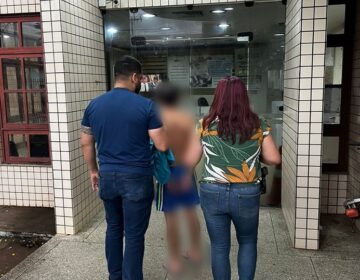 Crianças deixadas pela mãe na casa da vizinha foram estupradas por idoso, diz polícia