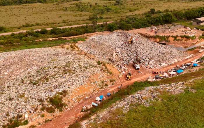 Crise no lixão: empresa que gerencia aterro não recebe há 5 meses da prefeitura