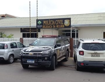 Foragido ameaçava e impedia ex-companheira de trabalhar, diz polícia