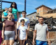 Família que perdeu tudo em incêndio sofre para reconstruir o lar