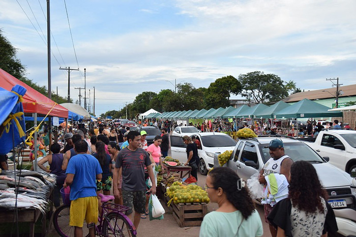 Férias trazem expectativa de mais lucro a feirantes da Avenida Santana
