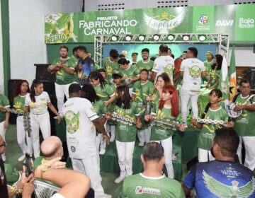 Escola de samba oferece R$ 20 mil por samba-enredo para 2025