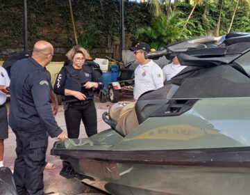 Piloto suspeito de envolvimento na morte de banhista se apresenta e polícia apreende jet ski