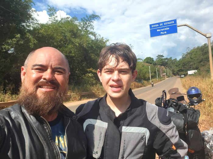 De Santana, pai e filho atravessam o Brasil de moto
