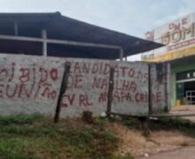 Polícia identifica pichador que vandalizou muro com proibição de reuniões políticas