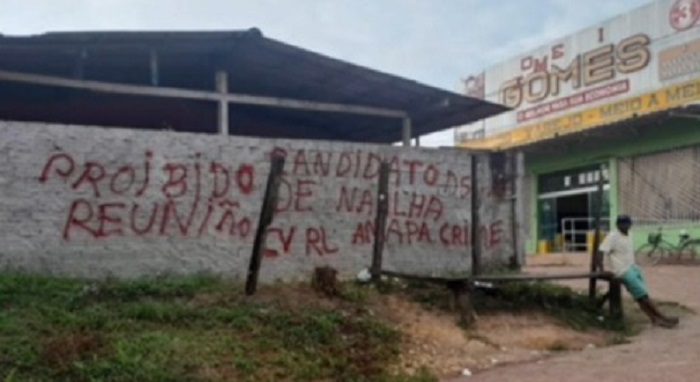 Polícia identifica pichador que vandalizou muro com proibição de reuniões políticas