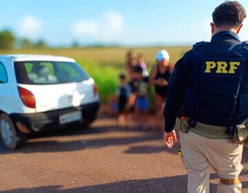 Celta com 10 pessoas e 1 cachorro é abordado na BR-156