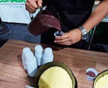 Açaí, farinha e poupas: Na Expofeira, estande exibe alimentos incorporados à merenda escolar