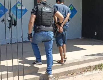 Para escapar de prisão, faccionado se esconde em banheiro, mas é achado