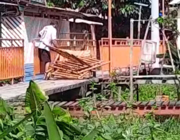 Homem é filmado arrancando corrimão em passarela entregue recentemente