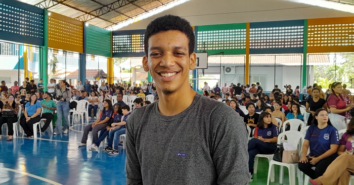 Jovem da periferia aprovado em medicina quer atender os pobres