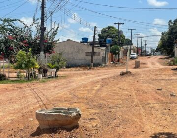 Acidentes e poeira: moradores cobram conclusão de pavimentação inacabada da PMM