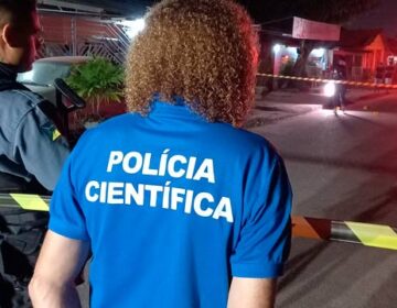 Amigos são atacados por facção e um morre no local com 12 tiros
