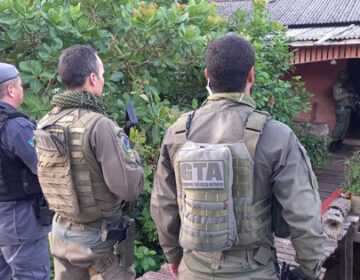 Adolescente atira contra policiais em área ribeirinha e acaba morto no confronto