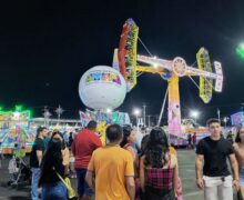 Clécio anuncia entrada gratuita para crianças no parque de diversões da Expofeira