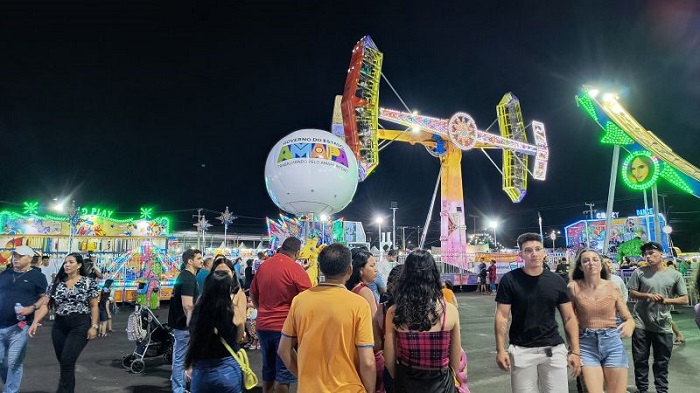 Clécio anuncia entrada gratuita para crianças no parque de diversões da Expofeira