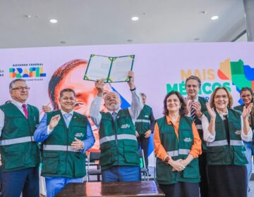 Pela luta por vacinas, Dorinaldo é homenageado com a medalha Oswaldo Cruz