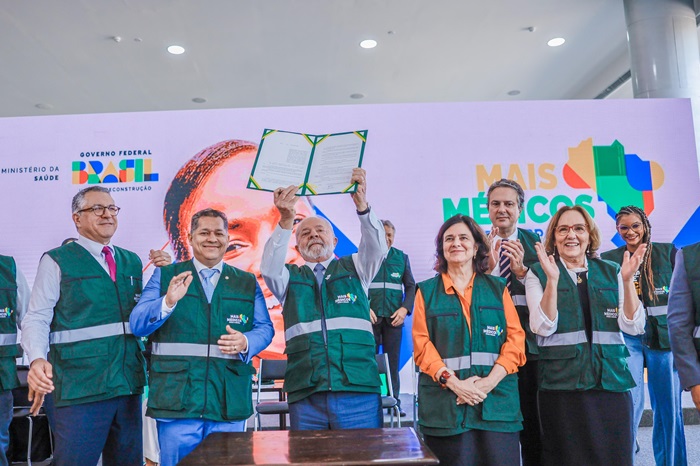 Pela luta por vacinas, Dorinaldo é homenageado com a medalha Oswaldo Cruz