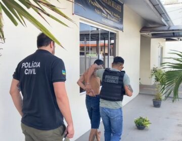Homem esfaqueia sogra e esposa ainda o protege durante a prisão