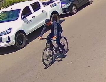 Polícia divulga imagem de assassino em fuga após matar estudante em assalto
