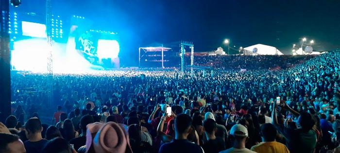 ‘Não recordo ter feito nada parecido no Norte’, diz Safadão a 100 mil pessoas na Expofeira