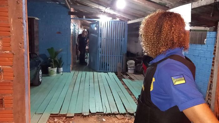 Homem é executado na frente da esposa e do filho de 5 anos