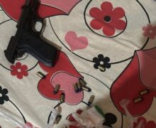 Adolescente é apreendido com pistola que já teria sido usada para matar 3 em Santana