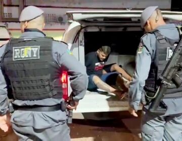 PM flagra dupla com drogas na Vila do Chaves