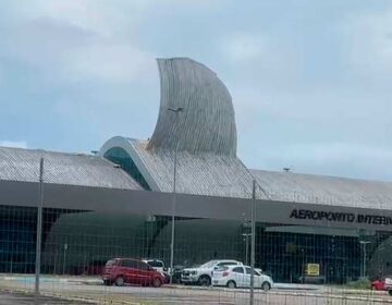 Ventania arranca telhado do Aeroporto de Macapá
