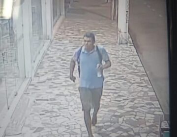 Ladrões invadem loja e furtam dezenas de relógios