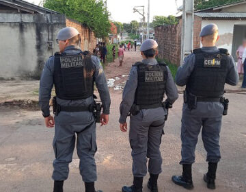 Polícia tenta encontrar atirador que invadiu casa para matar integrante de facção rival