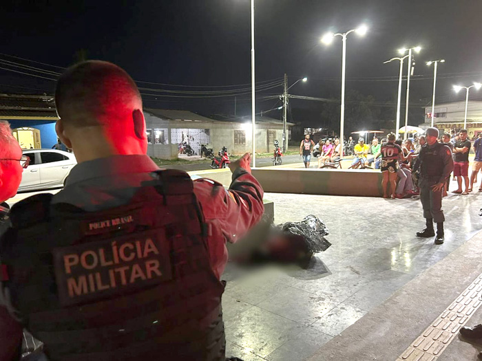 Jovem é executado a tiros na frente de crianças em praça de Santana