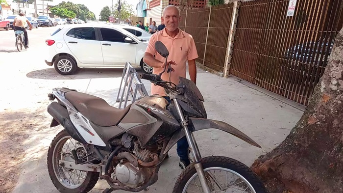 Um ano após roubo, mototaxista revê motocicleta: “nada foge do controle de Deus”