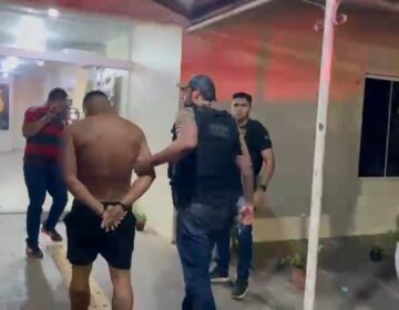 Polícia prende homem acusado de matar esposa grávida e bebê com chutes
