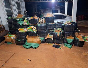 Homens são presos com 43 mil caixas de incensos