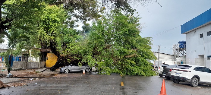 Tempestade de relâmpagos assusta moradores de Macapá