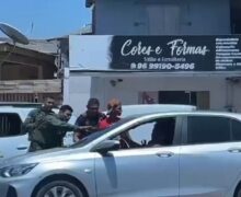 GTA intercepta carro com motorista de aplicativo feito refém por assaltantes