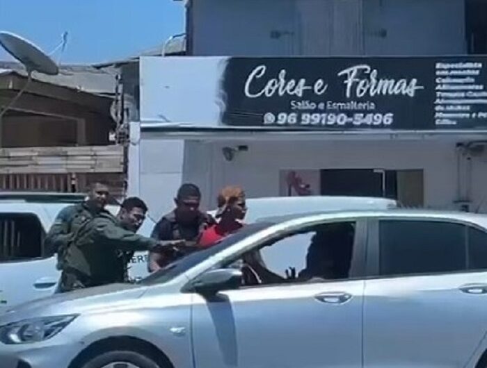 GTA intercepta carro com motorista de aplicativo feito refém por assaltantes