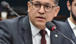 Dorinaldo vota contra aumento do IOF e cobra taxação de super-ricos como alternativa