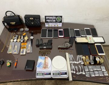 Irmãos faccionados são presos com armas em barreira policial