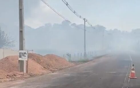 Incêndio paralisa tráfego na AP-440 entre Macapá e Mazagão