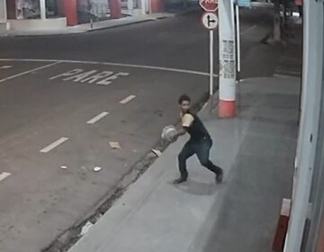 Ladrão que usou pedra para quebrar vitrine e furtar bicicleta é preso